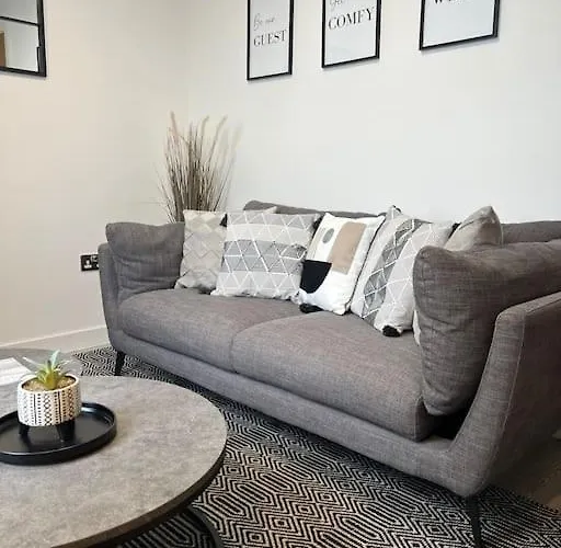 Prime Suite 2 Bedroom Apartment With Rooftop Terrace